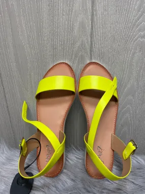 Sandals Flats By Clothes Mentor In Yellow, Size: 8