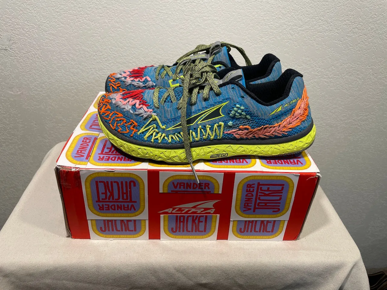 SHOE Rave Run, Size Womens 10/Mens 8.5 DIA Exhibition